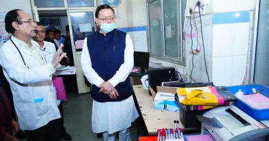 धामी पहुंचे अचानक दून मेडिकल कॉलेज चिकित्सालय,