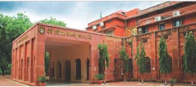 देवी अहिल्या वि.वि. हॉस्टल से मुस्लिम छात्रा निष्कासित, और छात्राओं को भी बिगाडने की थी फिराक में