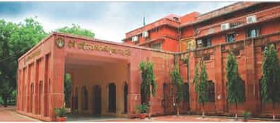 देवी अहिल्या वि.वि. हॉस्टल से मुस्लिम छात्रा निष्कासित, और छात्राओं को भी बिगाडने की थी फिराक में