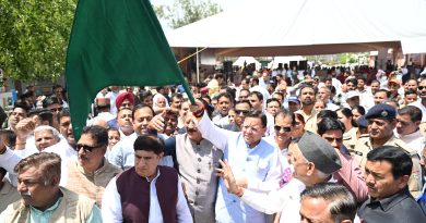 मुमं धामी ने ऋषिकेश से चार धाम जाती बसों को दिखाई हरी झंडी