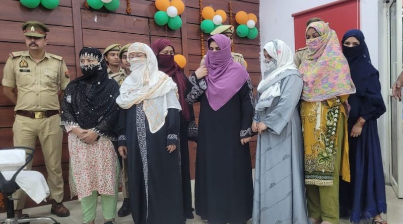 करोड़पति चपरासी इल्हाम शम्सी की दो बेगमें,दो गर्लफ्रेंड्स,साली,सास,सलहज को जेल