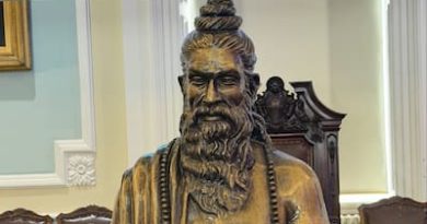 महर्षि सुश्रुत प्रतिमा लगी रॉयल कॉलेज ऑफ सर्जन्स एडिनबर्ग में
