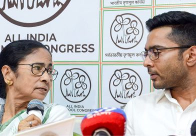 ममता से बेकाबू होती तृणमूल कांग्रेस,कब तक रहेगी पार्टी और चुनाव चिन्ह? ममता से बेकाबू होती तृणमूल कांग्रेस,कब तक रहेगी पार्टी और चुनाव चिन्ह?