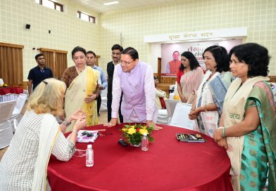 साहित्यकार समाज के दर्पण भी, मार्गदर्शक भी: धामी
