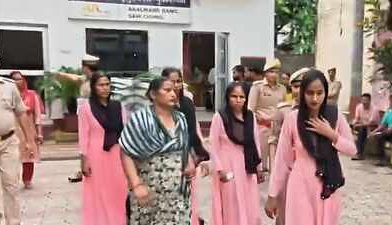 क्रिप्टो-क्रिश्चियन राशिद गोदाम में करा रहा था प्रार्थना, 5 महिलाओं समेत 14 पर मुकदमा क्रिप्टो-क्रिश्चियन राशिद गोदाम में करा रहा था प्रार्थना, 5 महिलाओं समेत 14 पर मुकदमा