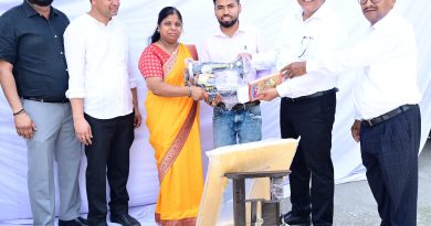 मुमं को मांग पत्र पर शाम तक ही मिल गई जूट सिलाई मशीन